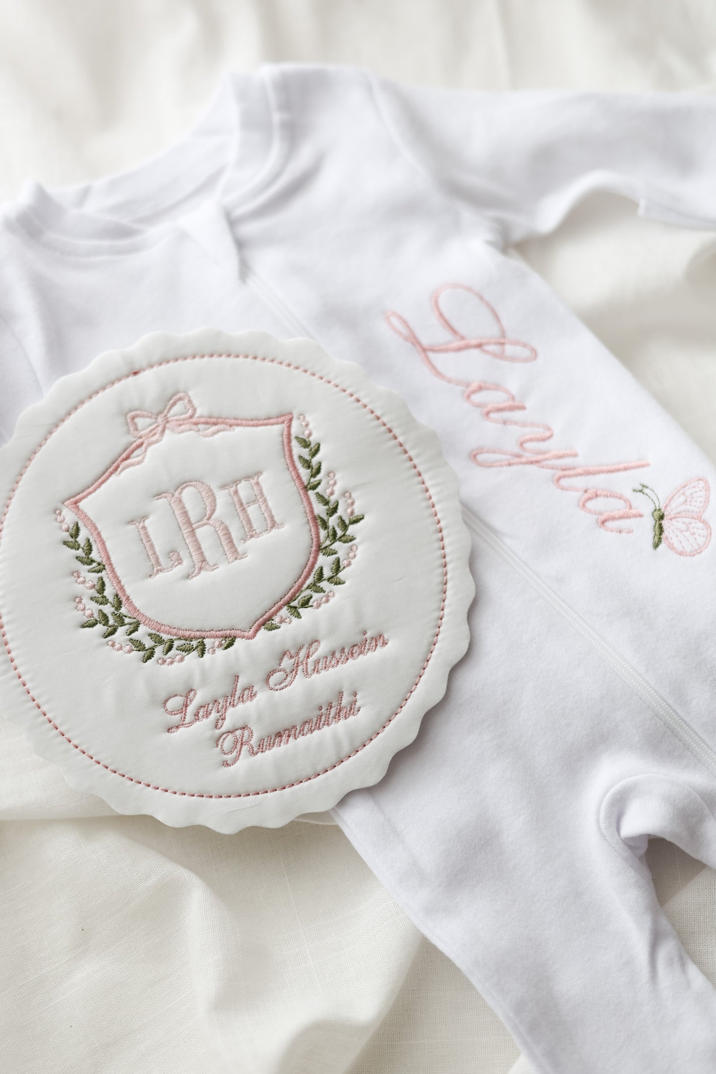 Monogram Crest | Heirloom Name Announcement