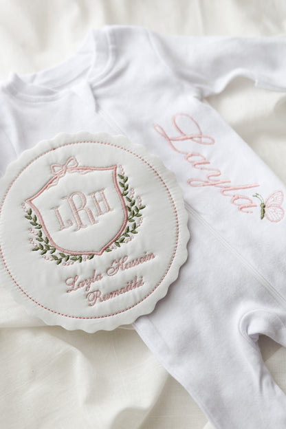 Monogram Crest | Heirloom Name Announcement