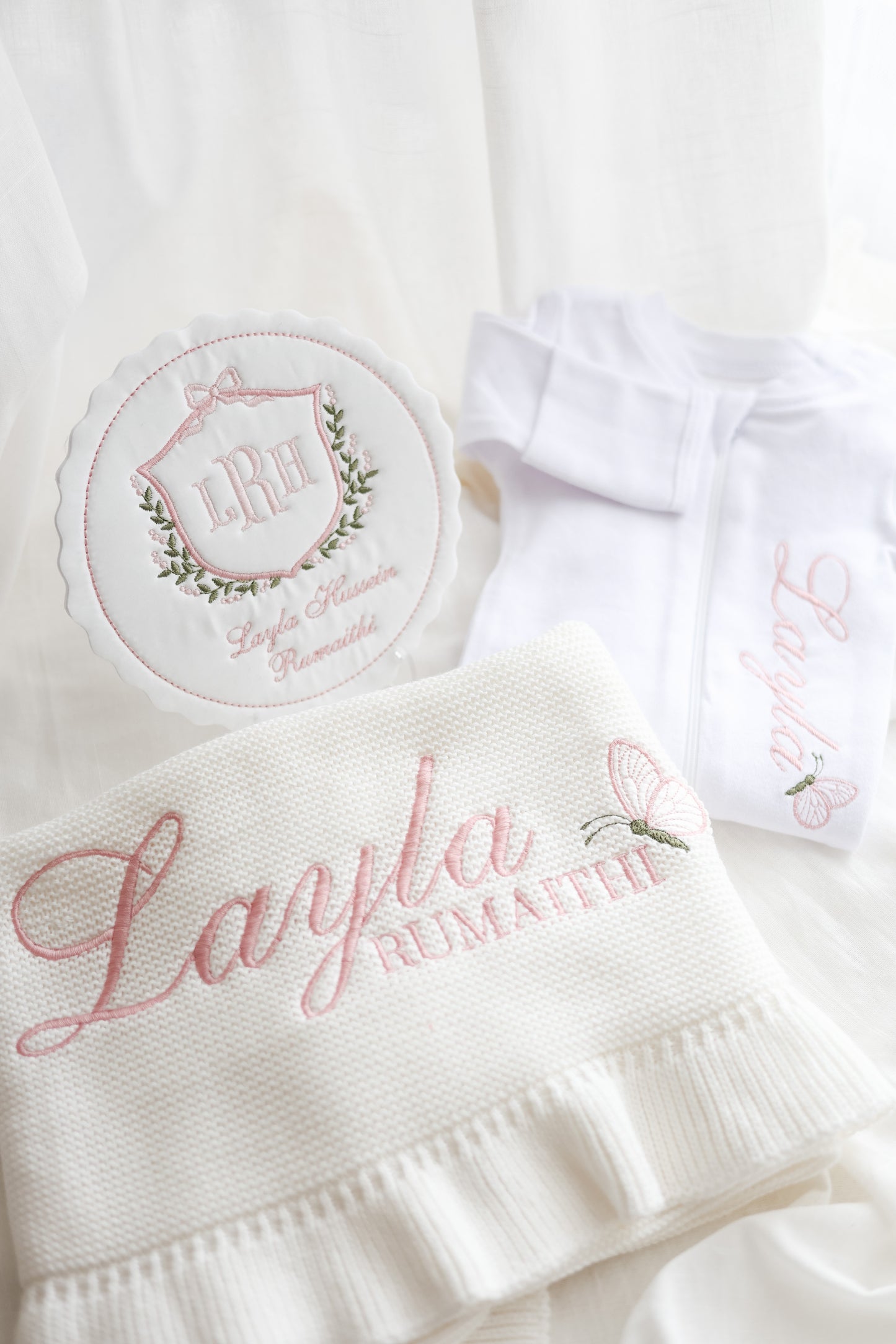 Monogram Crest | Heirloom Name Announcement