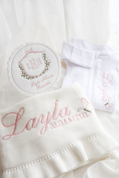 Monogram Crest | Heirloom Name Announcement